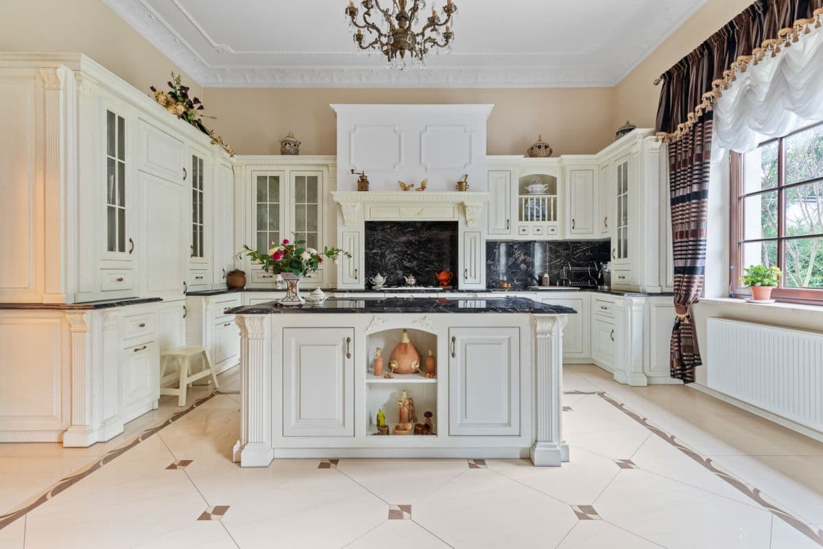 Obłędna rezydencja dworkowa z domem dla gości – 3