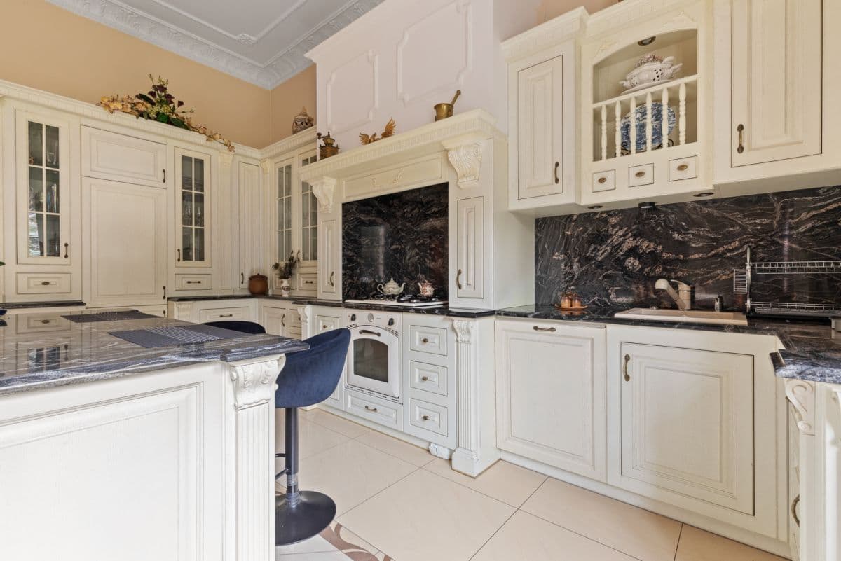 Obłędna rezydencja dworkowa z domem dla gości – 4