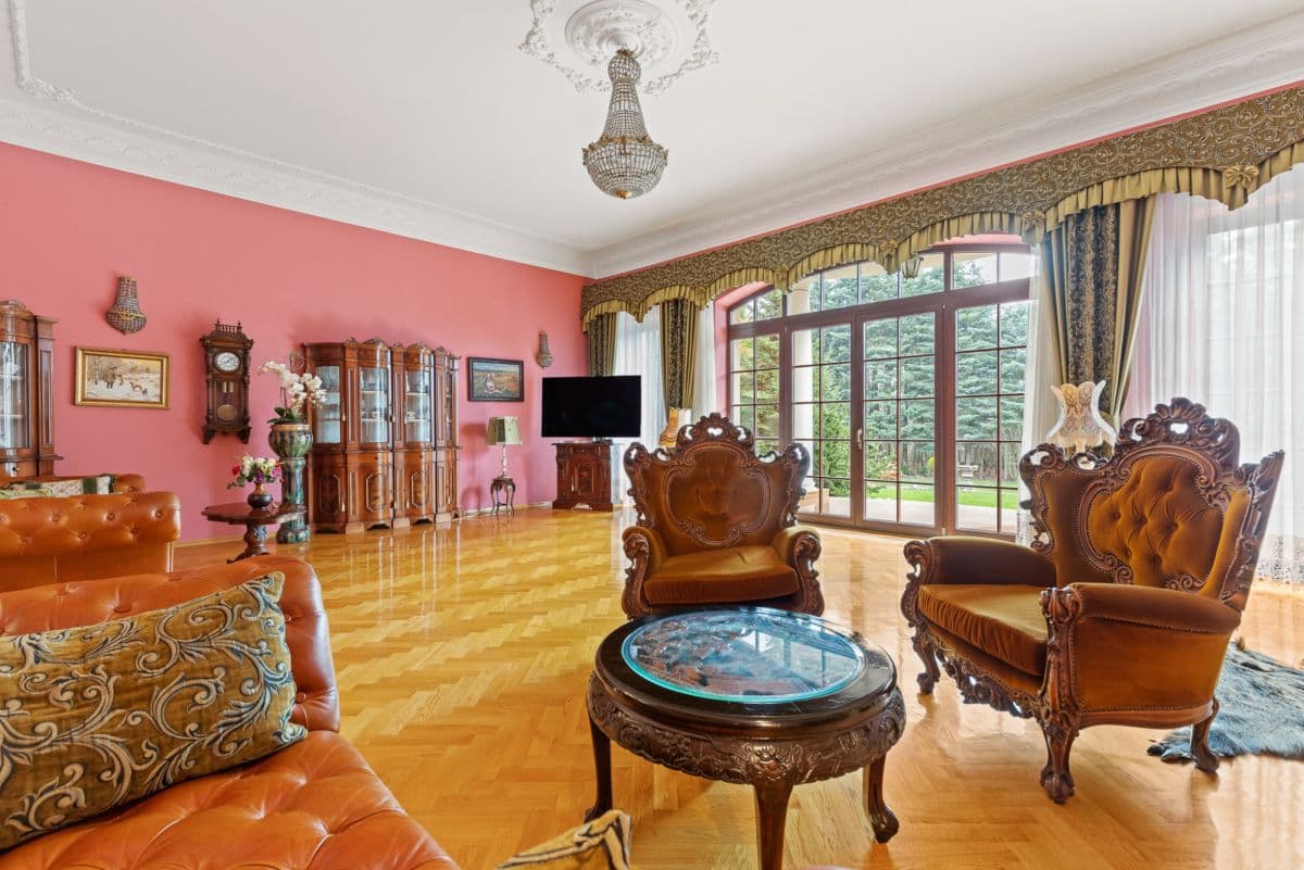 Obłędna rezydencja dworkowa z domem dla gości – 10