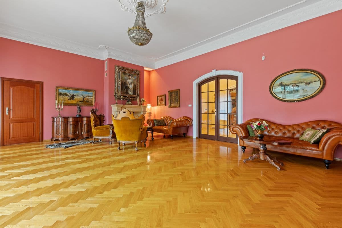 Obłędna rezydencja dworkowa z domem dla gości – 11