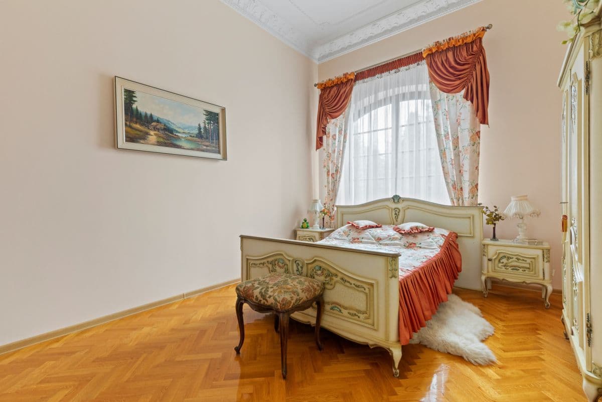 Obłędna rezydencja dworkowa z domem dla gości – 12