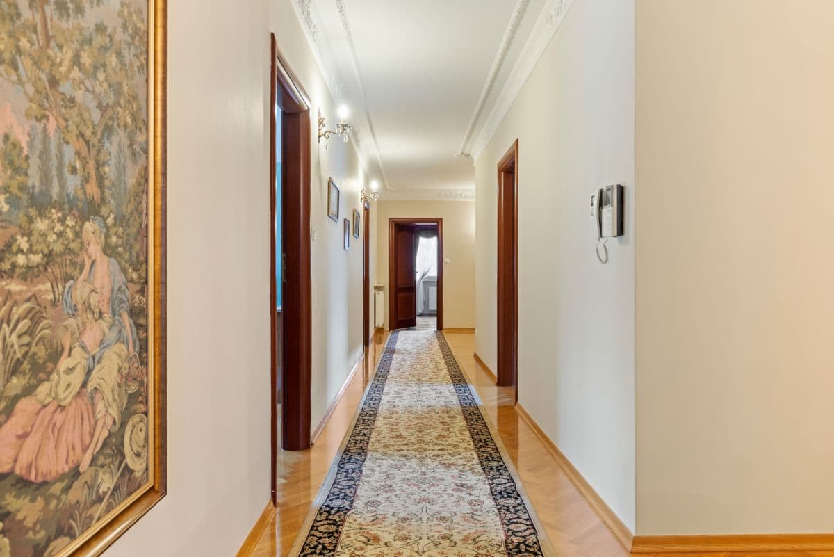 Obłędna rezydencja dworkowa z domem dla gości – 14