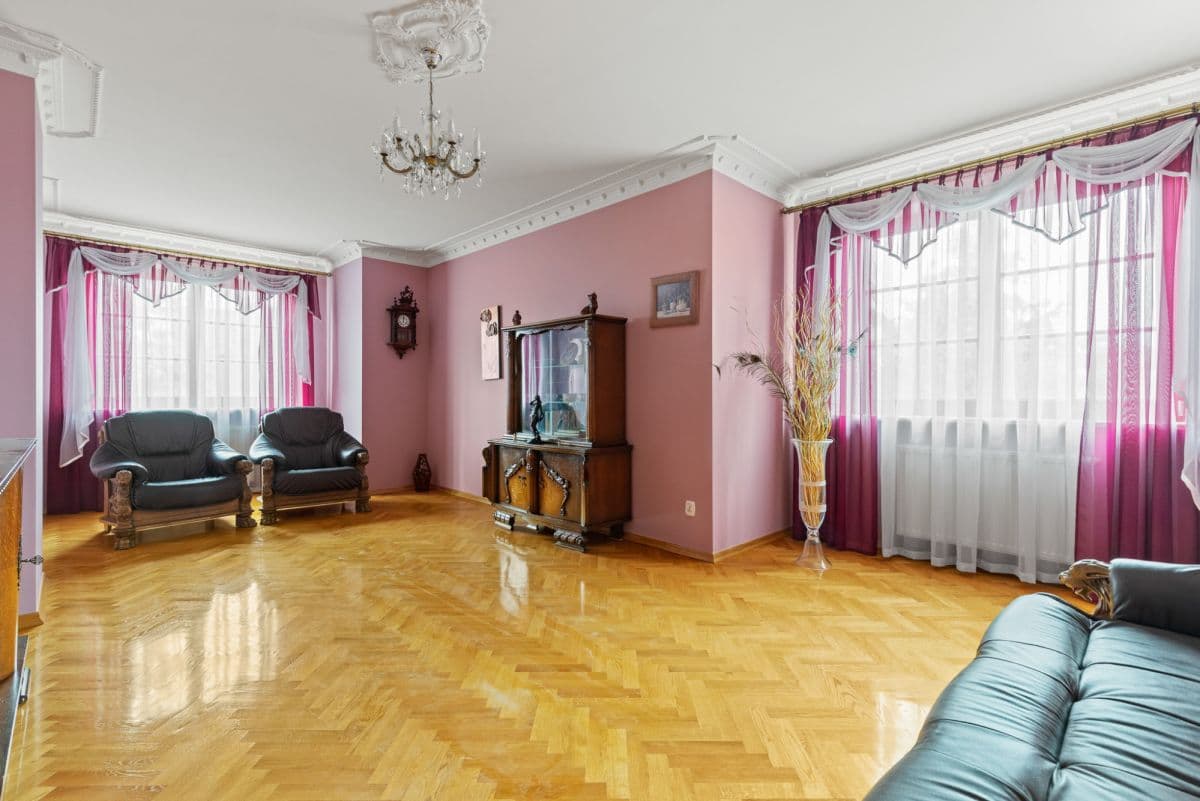 Obłędna rezydencja dworkowa z domem dla gości – 19