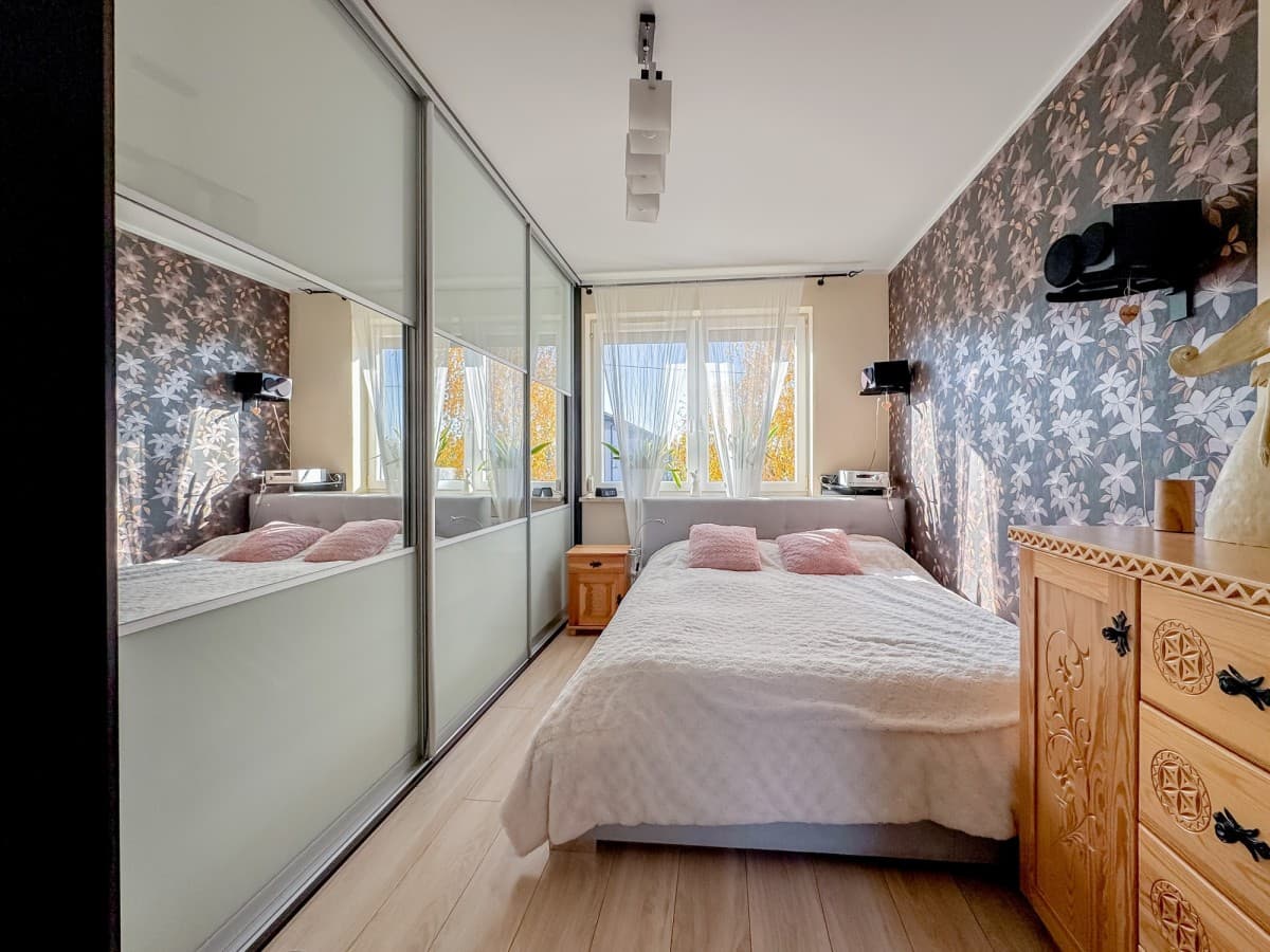 Spacious, private two-level apartment with garden – 2