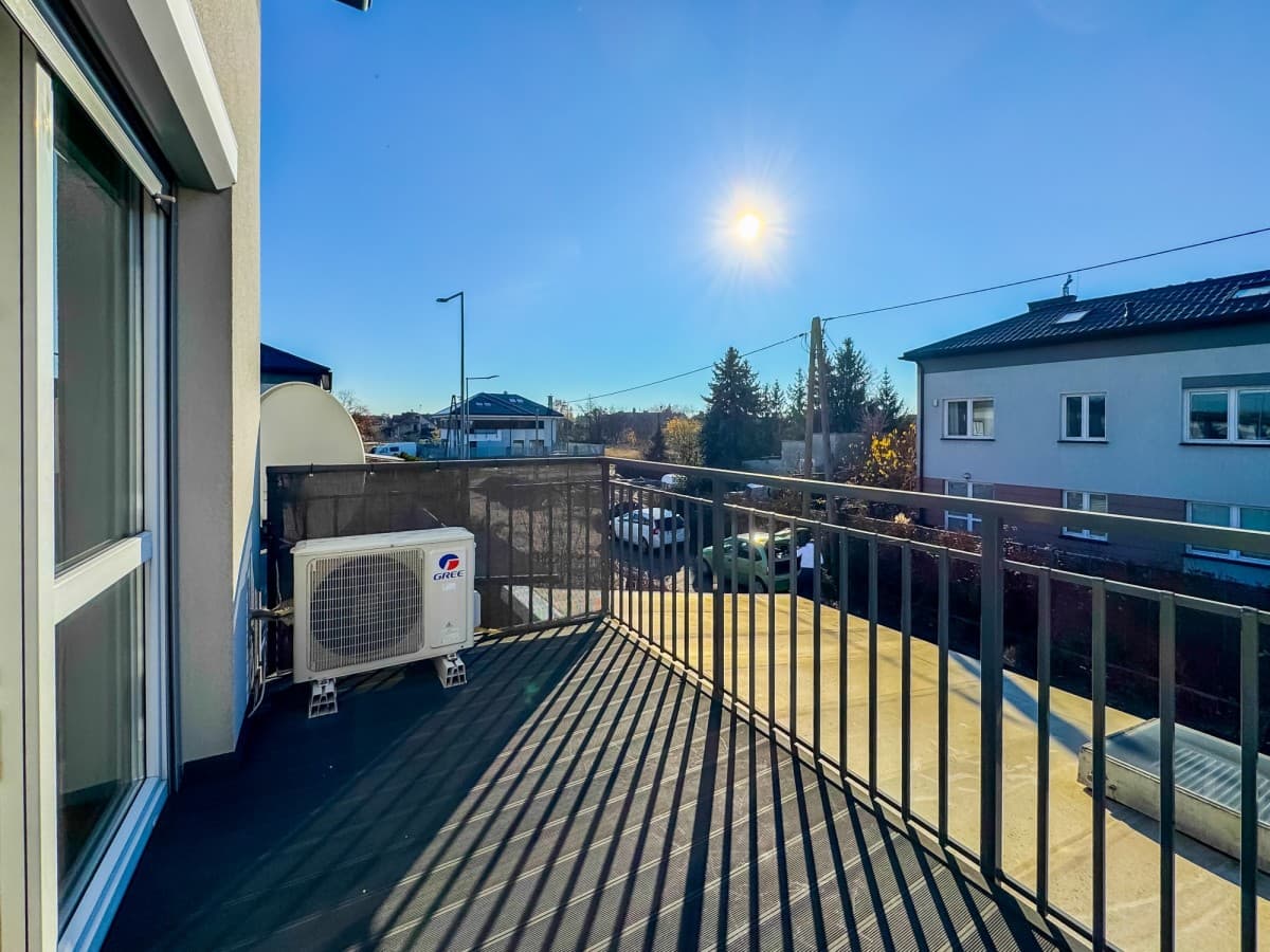 Spacious, private two-level apartment with garden – 5