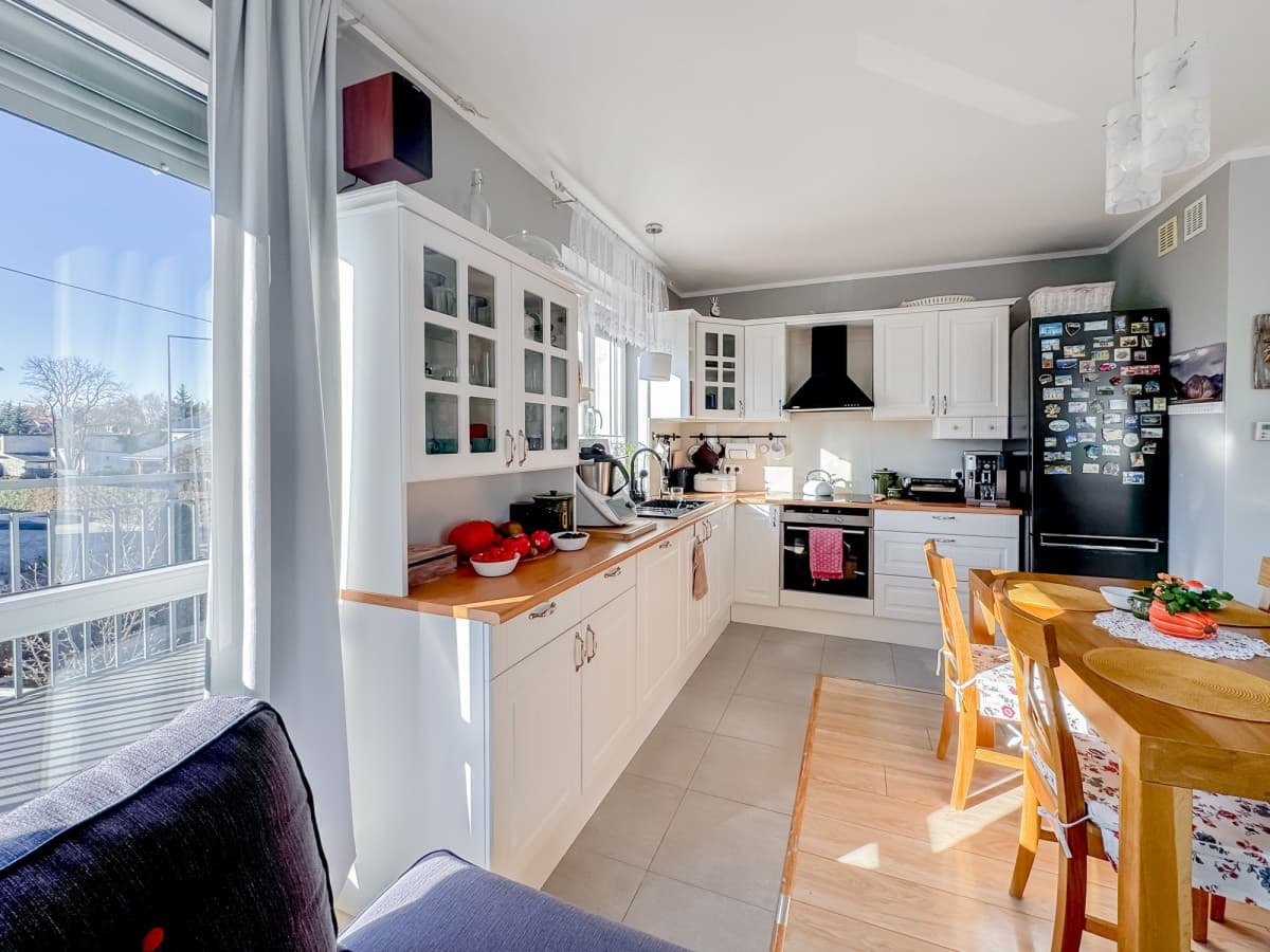 Spacious, private two-level apartment with garden – 8