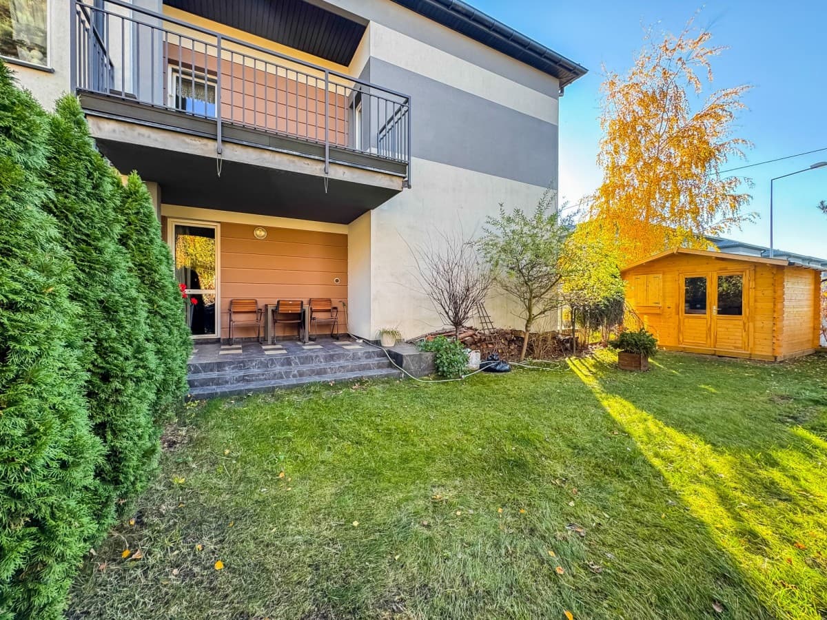 Spacious, private two-level apartment with garden – 16