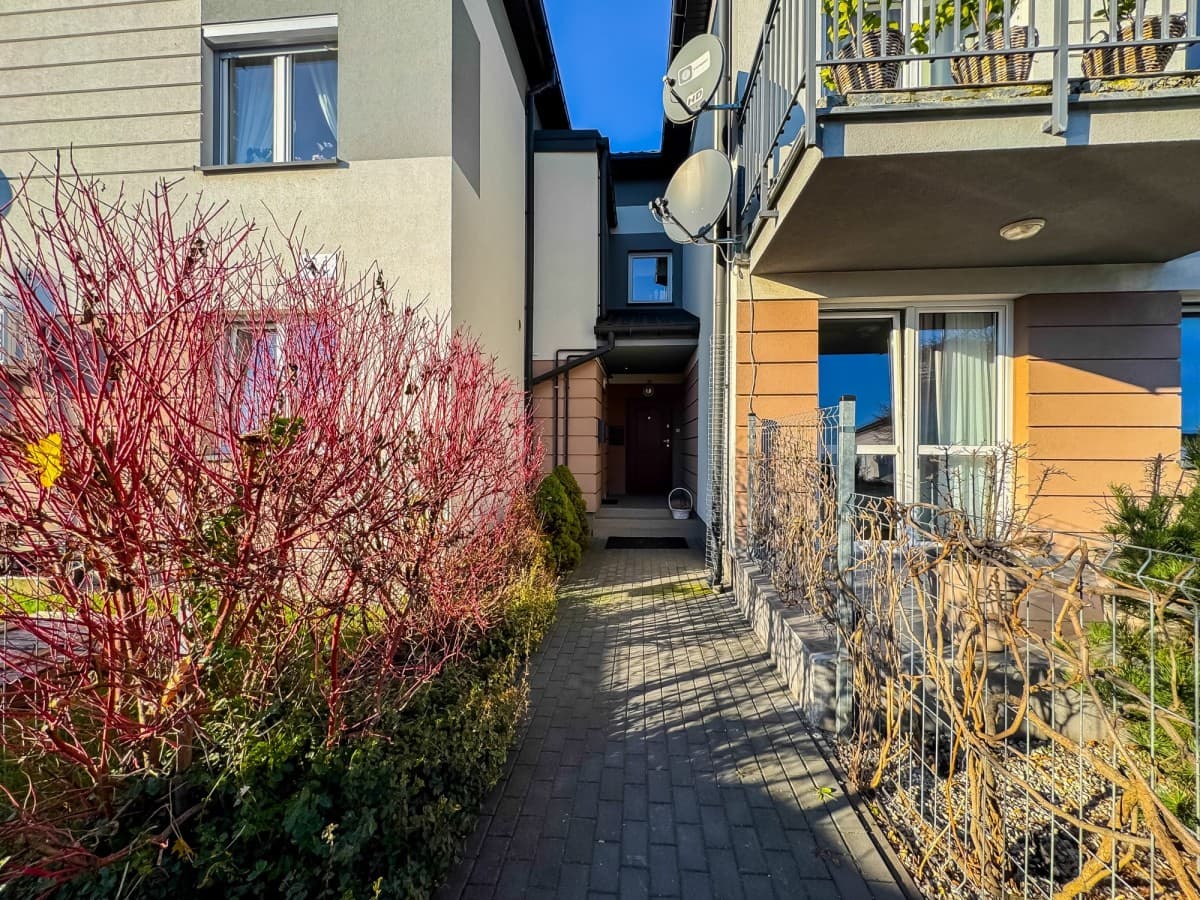 Spacious, private two-level apartment with garden – 18