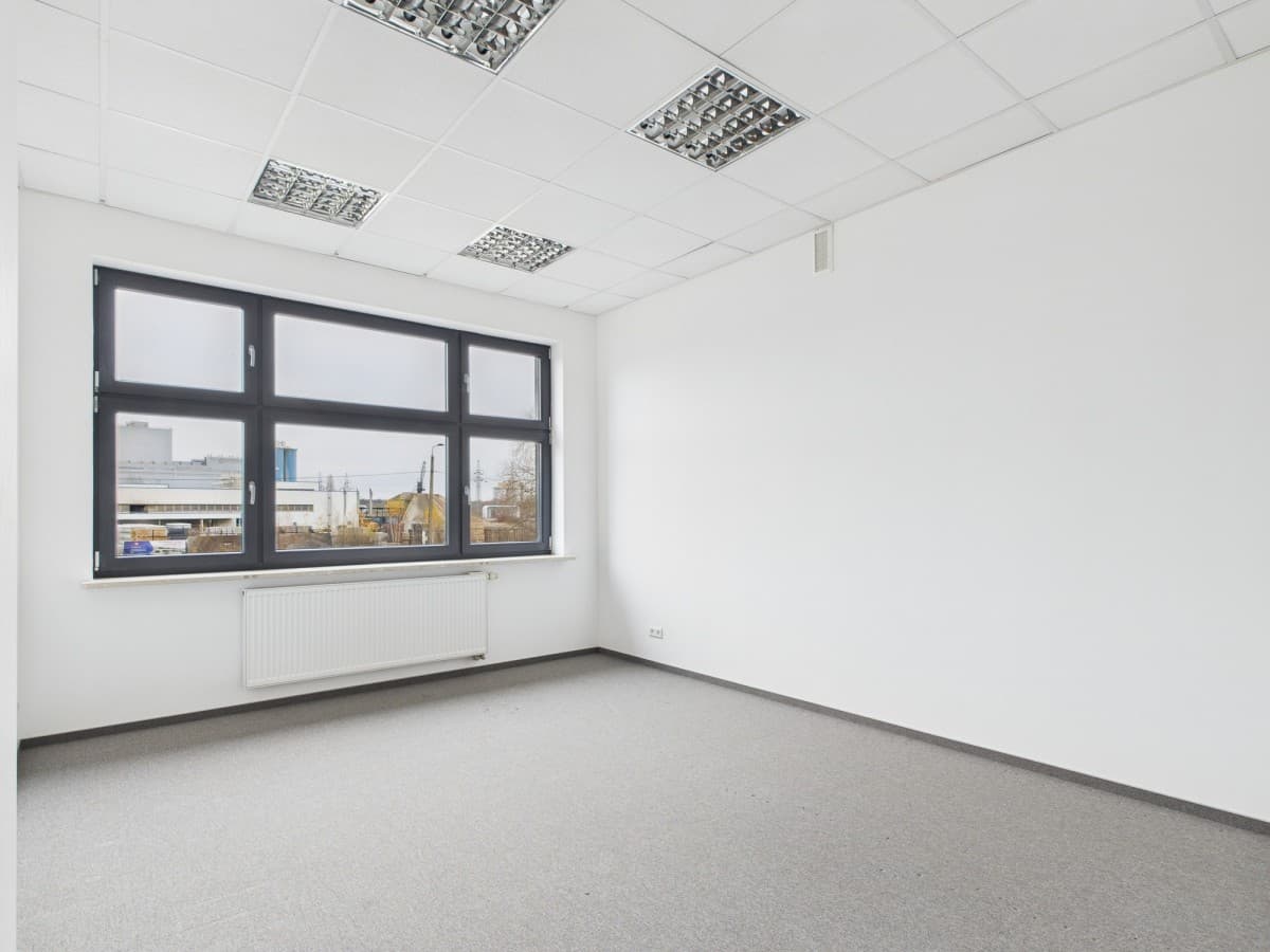 Functional 60 m² office in Warsaw Film Center – 3