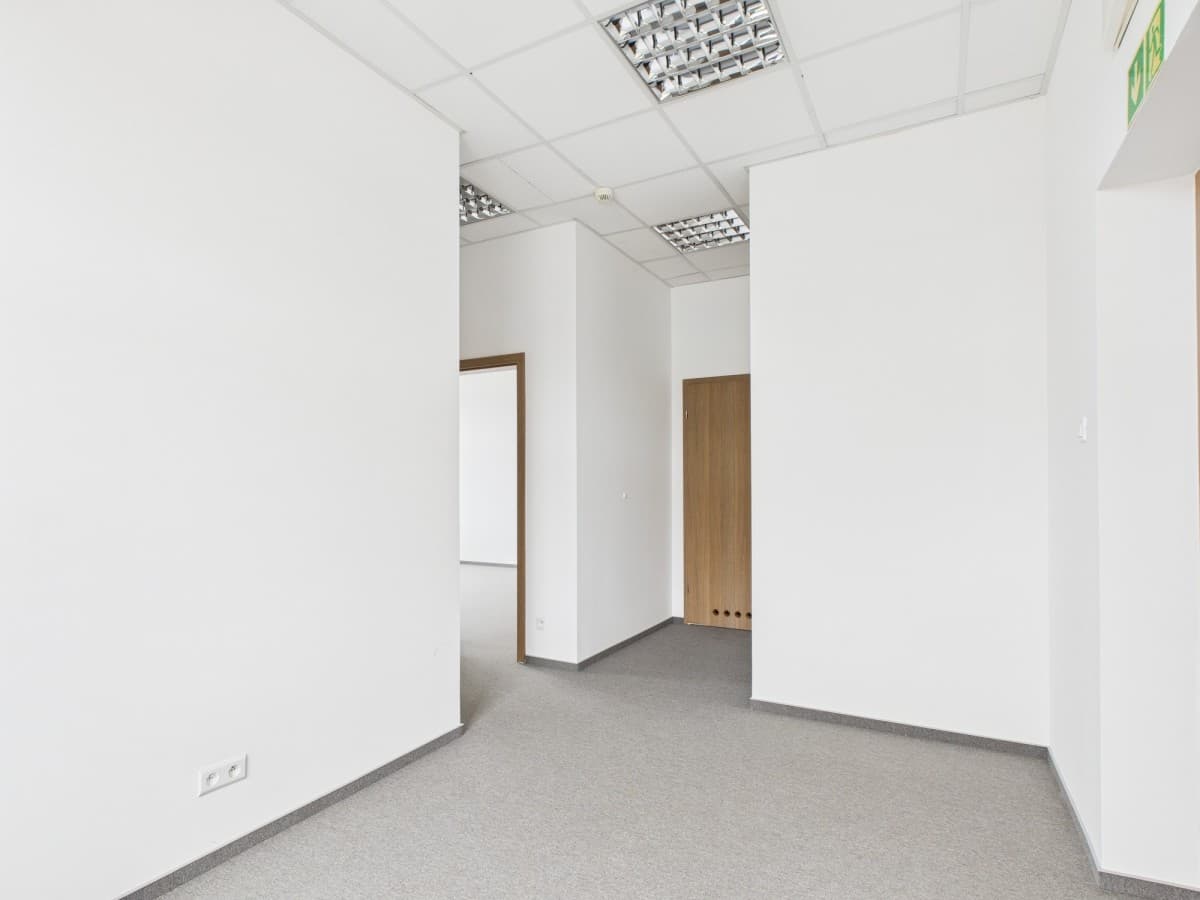 Functional 60 m² office in Warsaw Film Center – 4