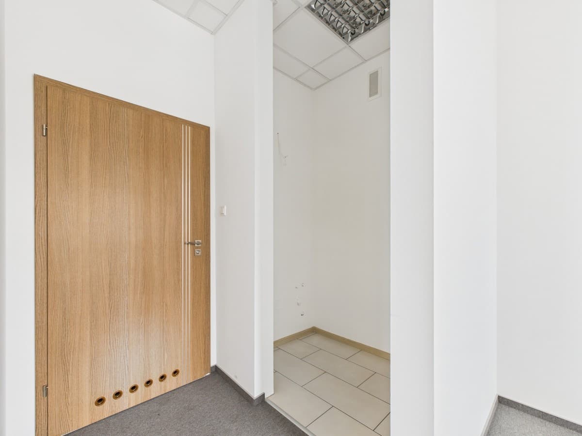 Functional 60 m² office in Warsaw Film Center – 8