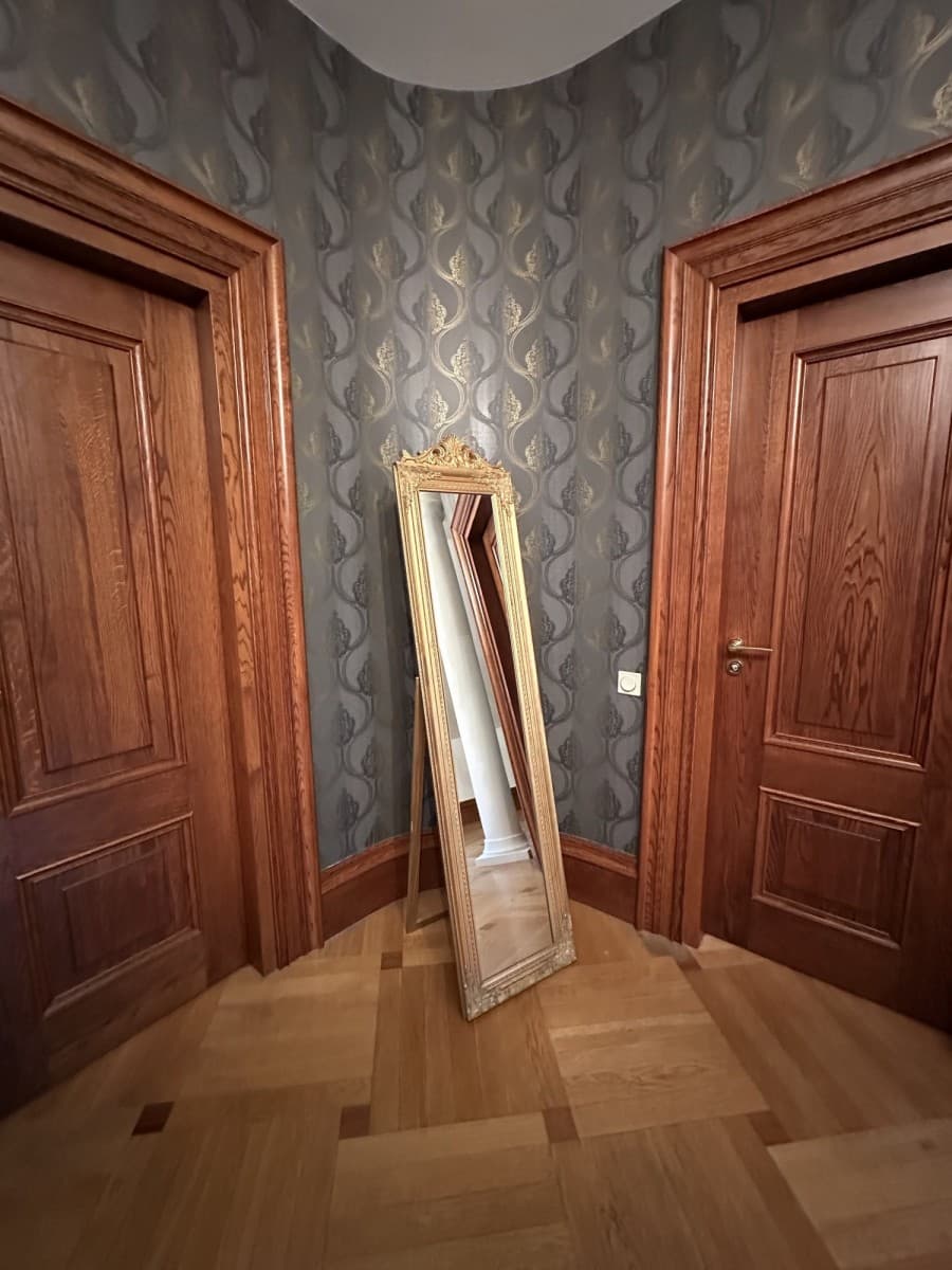 Spacious villa with jacuzzis on quiet street – 13