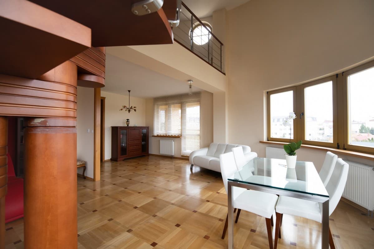 Spacious two-level apartment with pool in Konstancin – 3