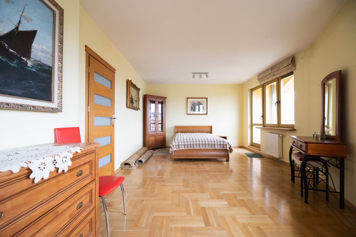 Spacious two-level apartment with pool in Konstancin – 17