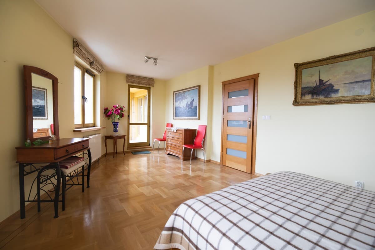 Spacious two-level apartment with pool in Konstancin – 18