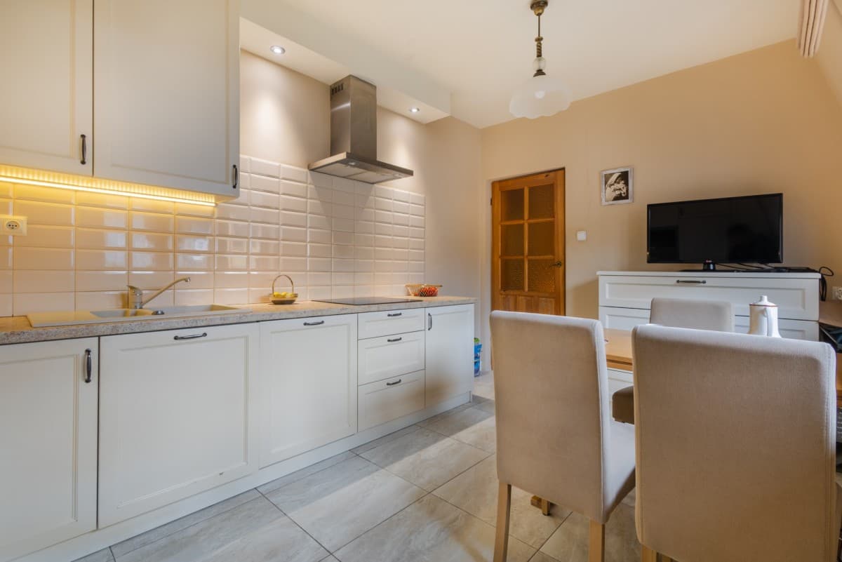 Home with 3 commercial premises in Stara Miłosna – 8