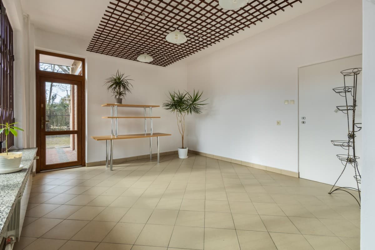 Home with 3 commercial premises in Stara Miłosna – 5