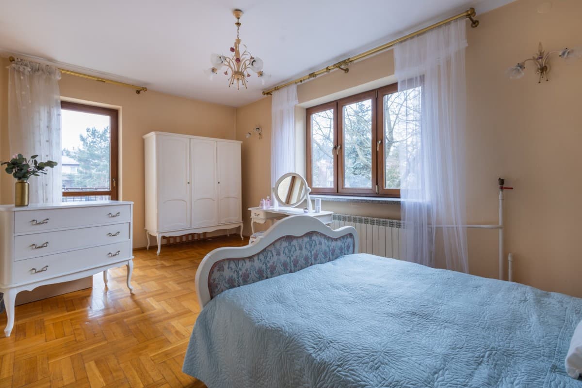 Residential and commercial property with 3 rental units – 7