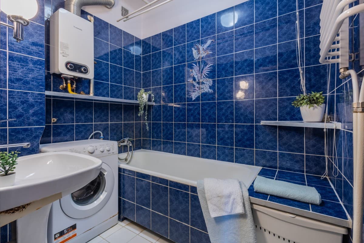 Residential and commercial property with 3 rental units – 11