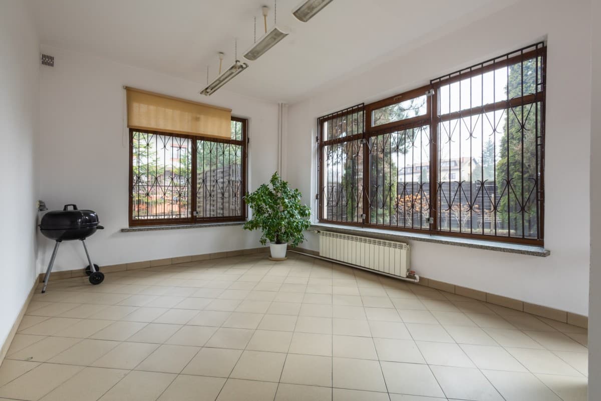 Residential and commercial property with 3 rental units – 19