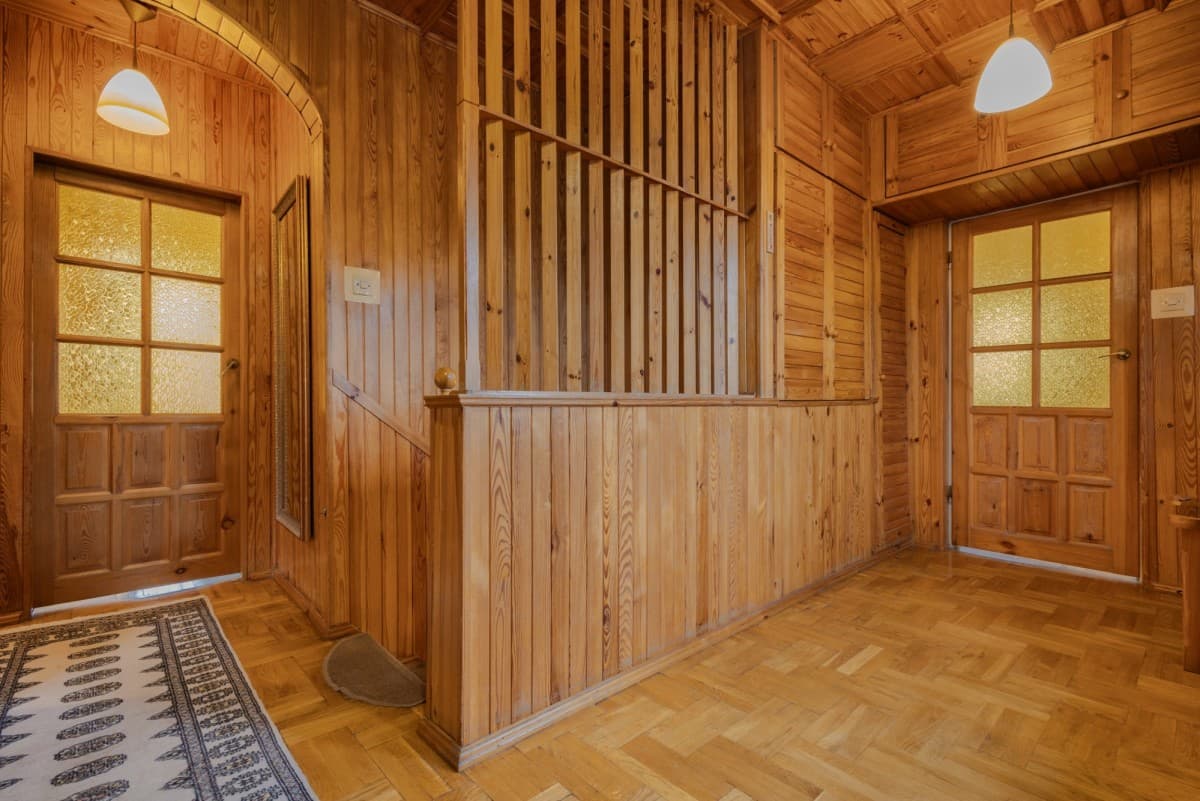 Residential and commercial property with 3 rental units – 16