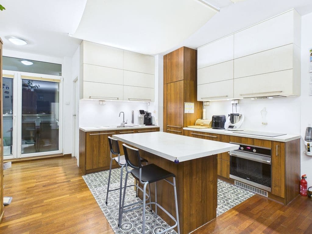 Spacious 4-room apartment with large loggia – 3