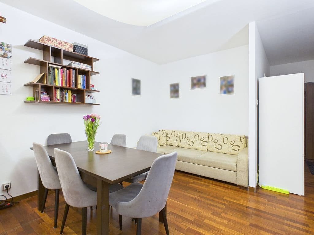 Spacious 4-room apartment with large loggia – 7