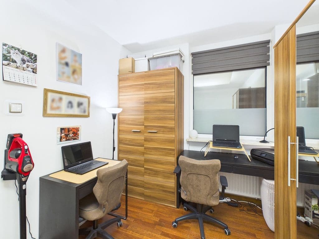 Spacious 4-room apartment with large loggia – 11