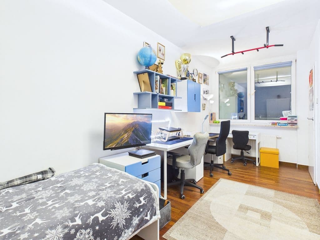 Spacious 4-room apartment with large loggia – 14