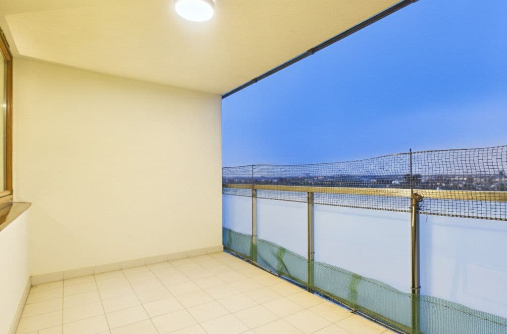 Spacious 4-room apartment with large loggia – 19