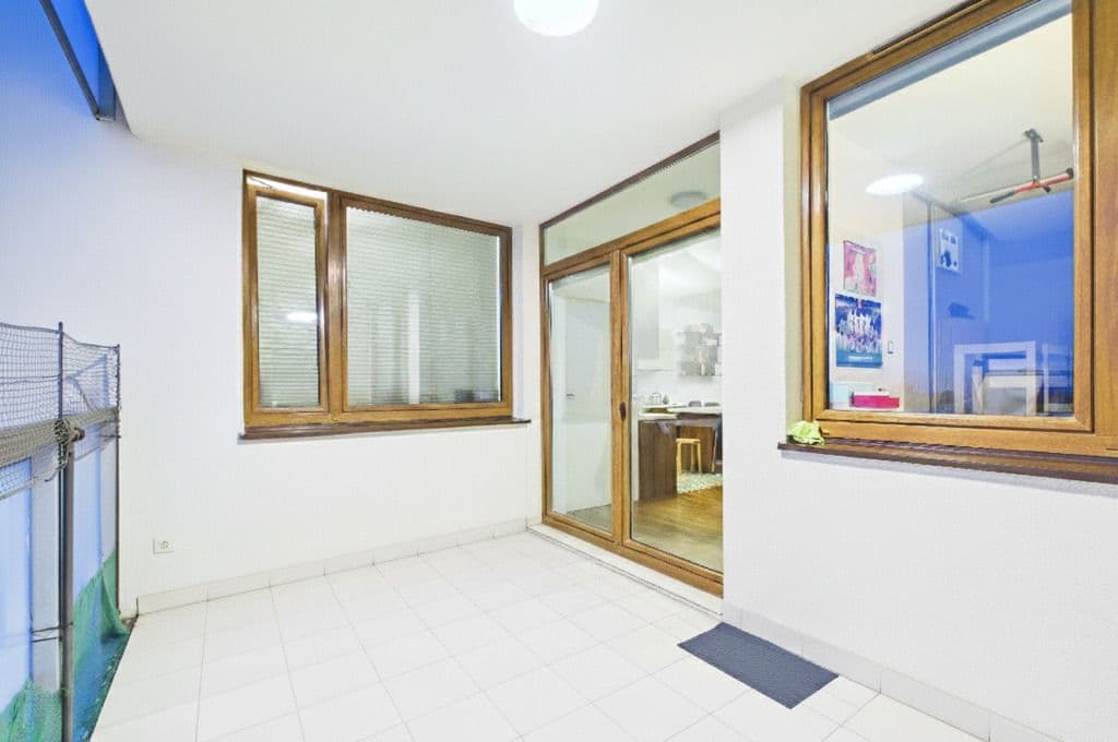 Spacious 4-room apartment with large loggia – 20