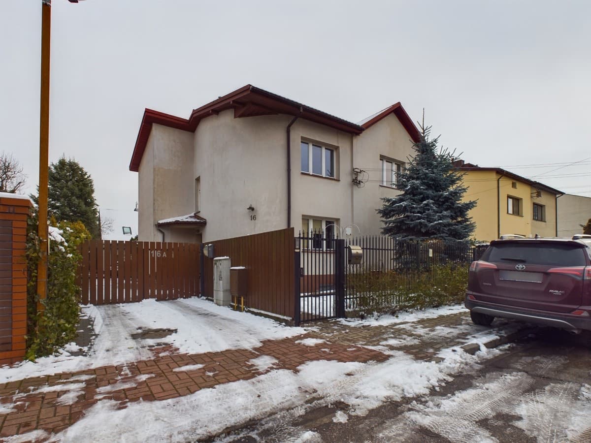 Spacious, no-fee apartment with two bathrooms – 3