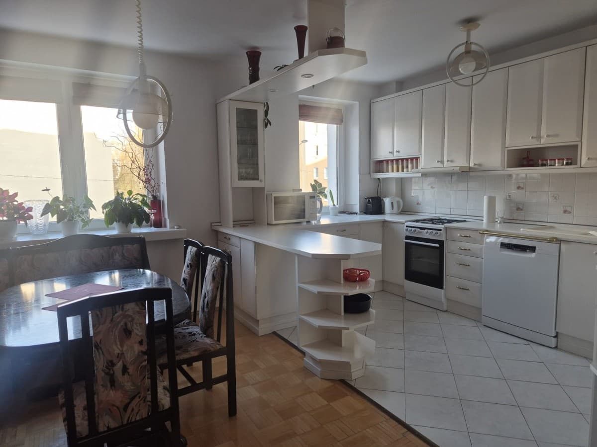 Spacious 3-room apartment in green Ursus – 1