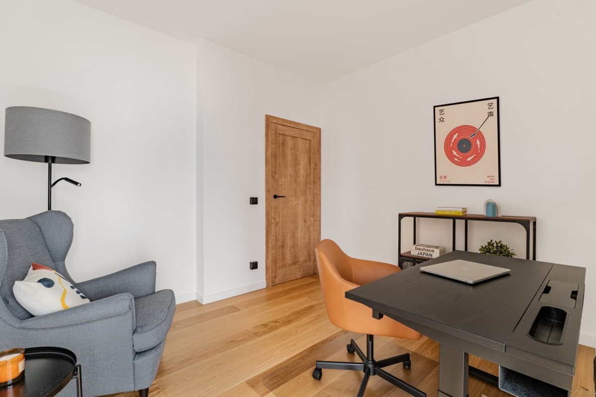 Newly designed 3-room apartment with balcony – 12