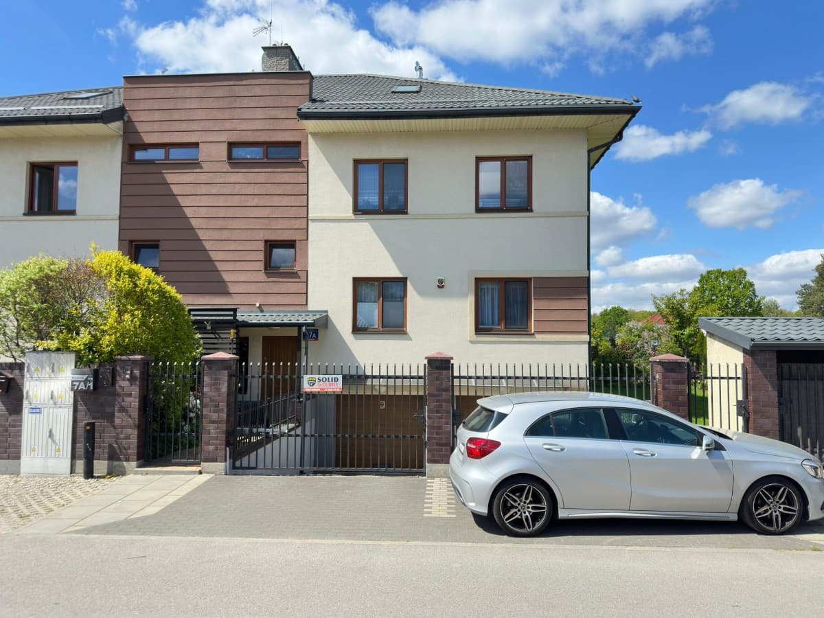 Luxury duplex apartment with private garden – 4