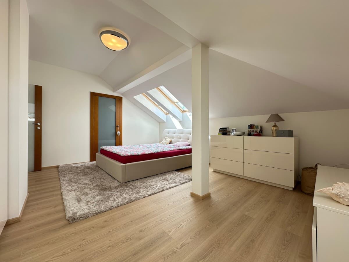 Luxury duplex apartment with private garden – 8