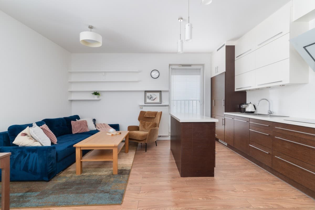 Spacious sunlit 3-room apartment in Włochy – 2