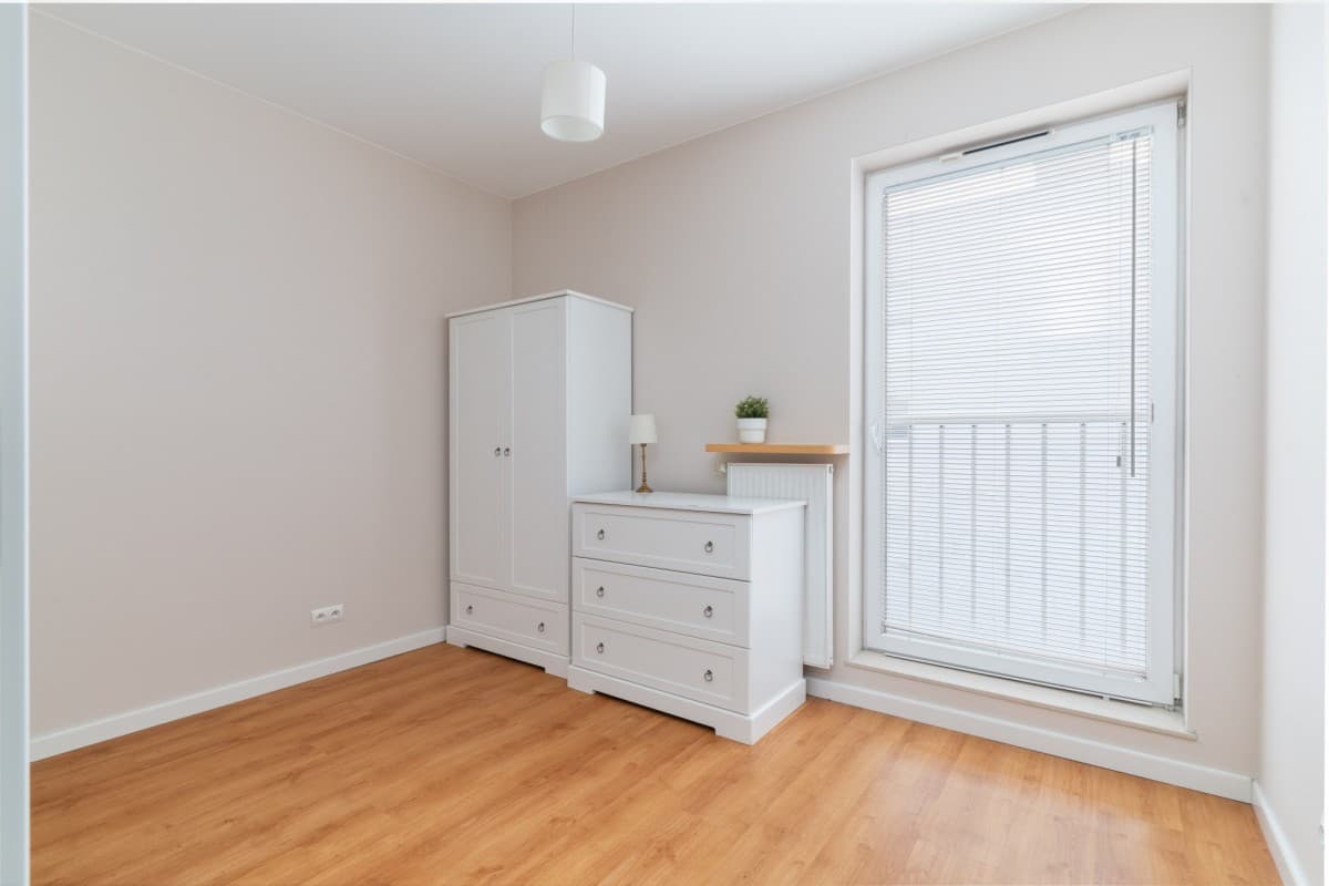 Spacious sunlit 3-room apartment in Włochy – 14