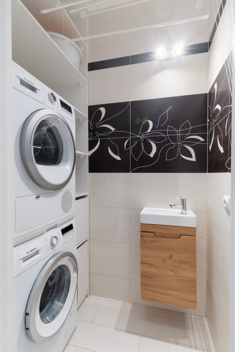 Spacious sunlit 3-room apartment in Włochy – 17