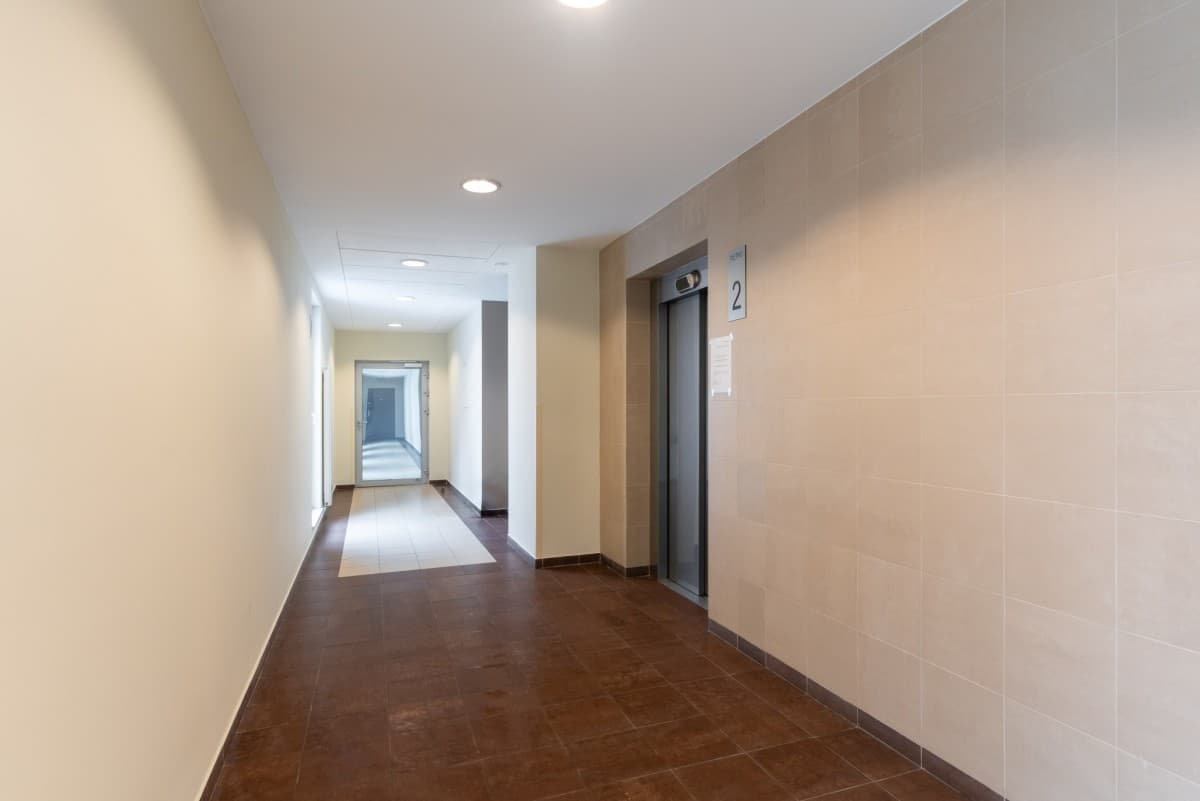 Spacious sunlit 3-room apartment in Włochy – 20