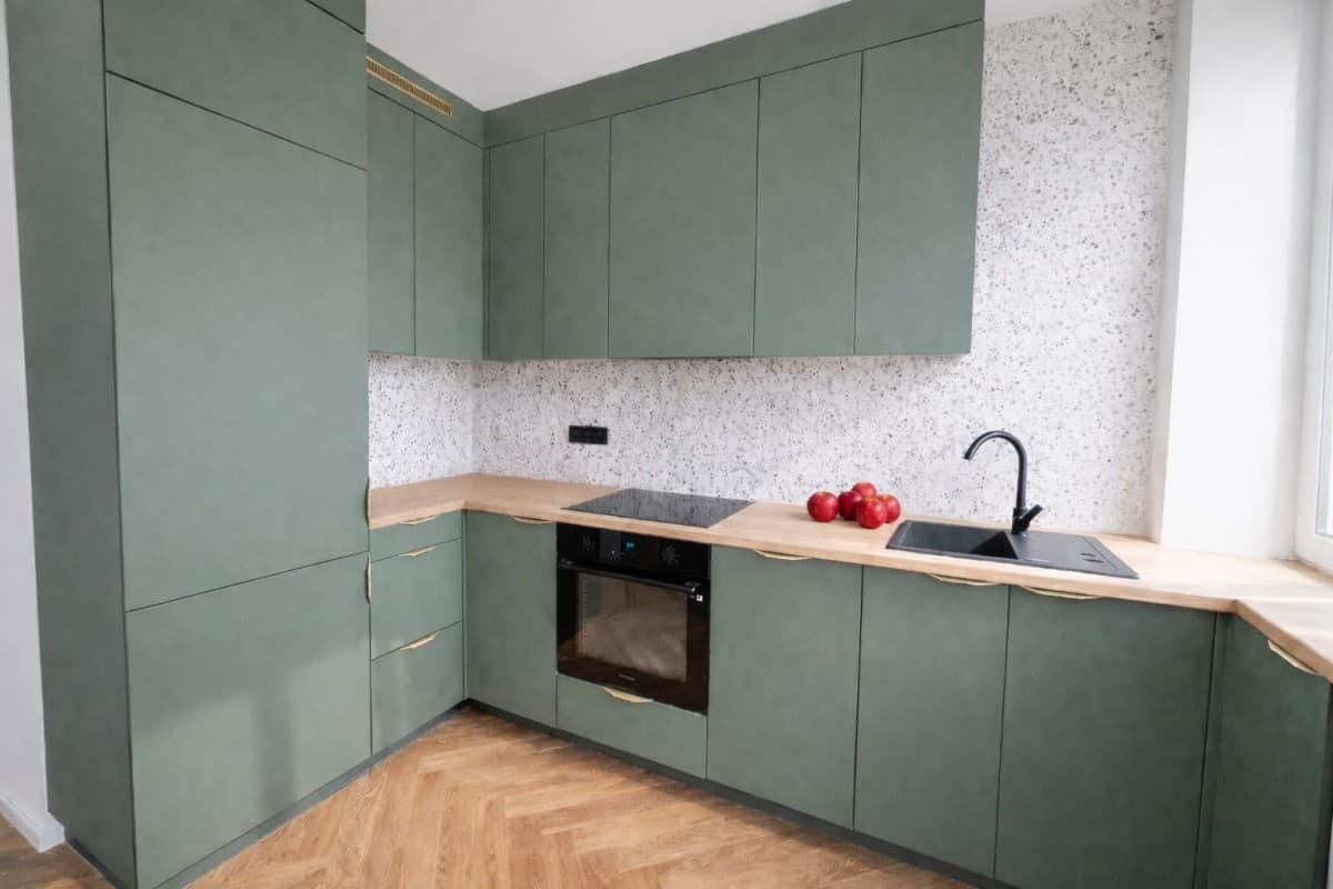 Renovated 34 m² with separate bedroom and parking – 2