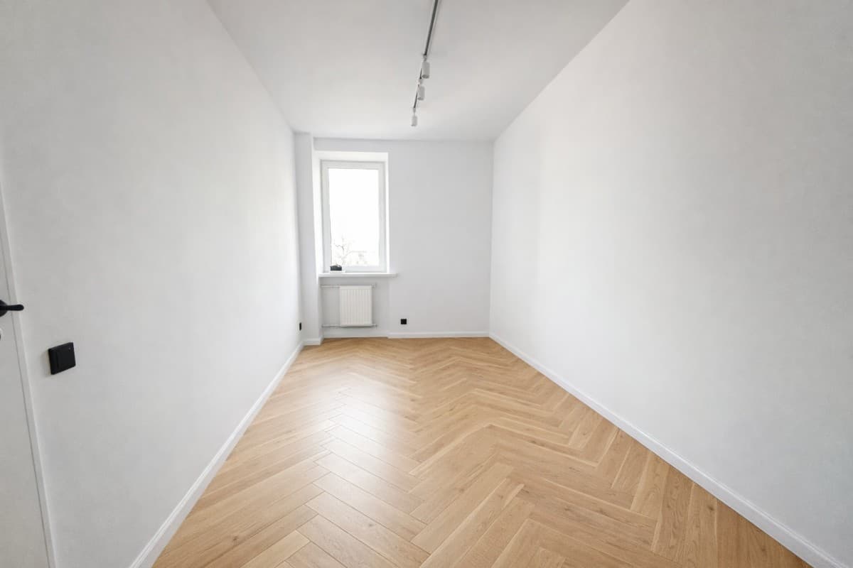 Renovated 34 m² with separate bedroom and parking – 6