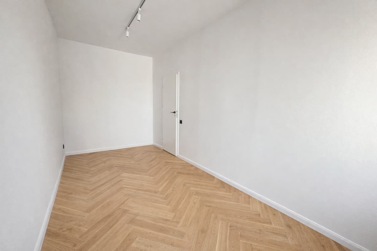 Renovated 34 m² with separate bedroom and parking – 7