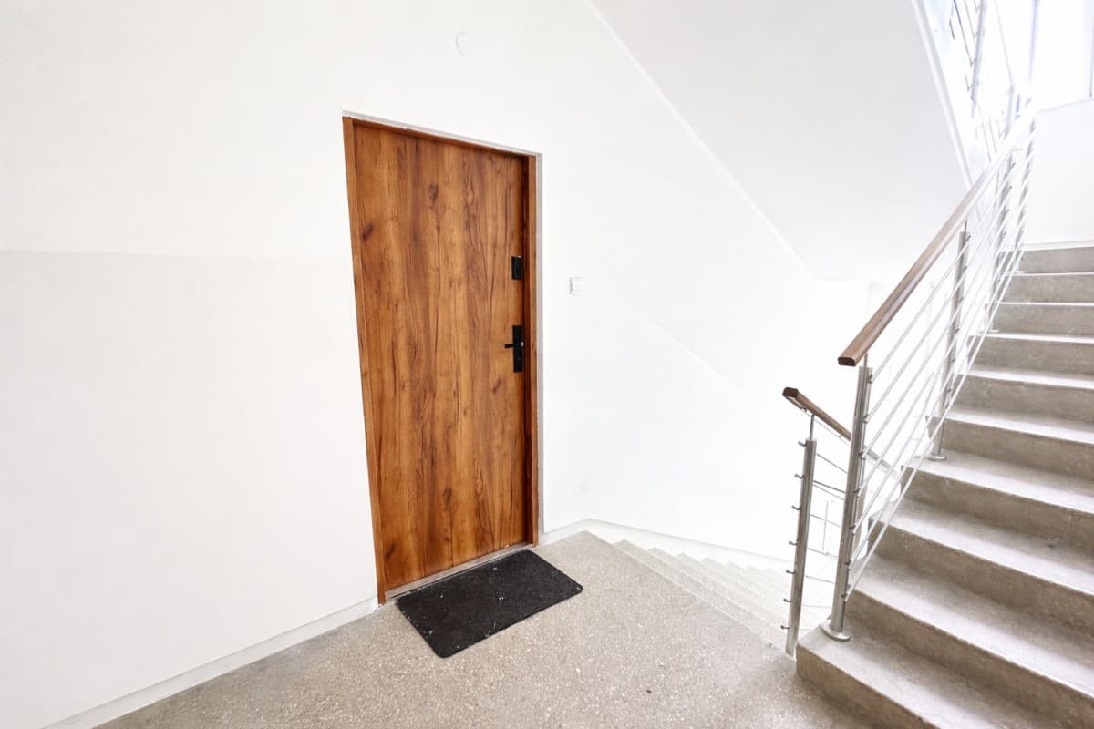 Renovated 34 m² with separate bedroom and parking – 8