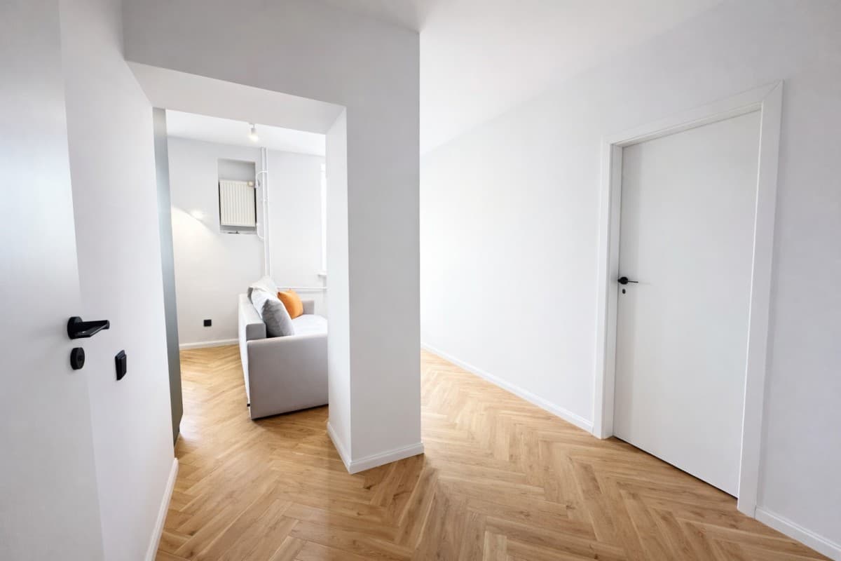 Renovated 34 m² with separate bedroom and parking – 9