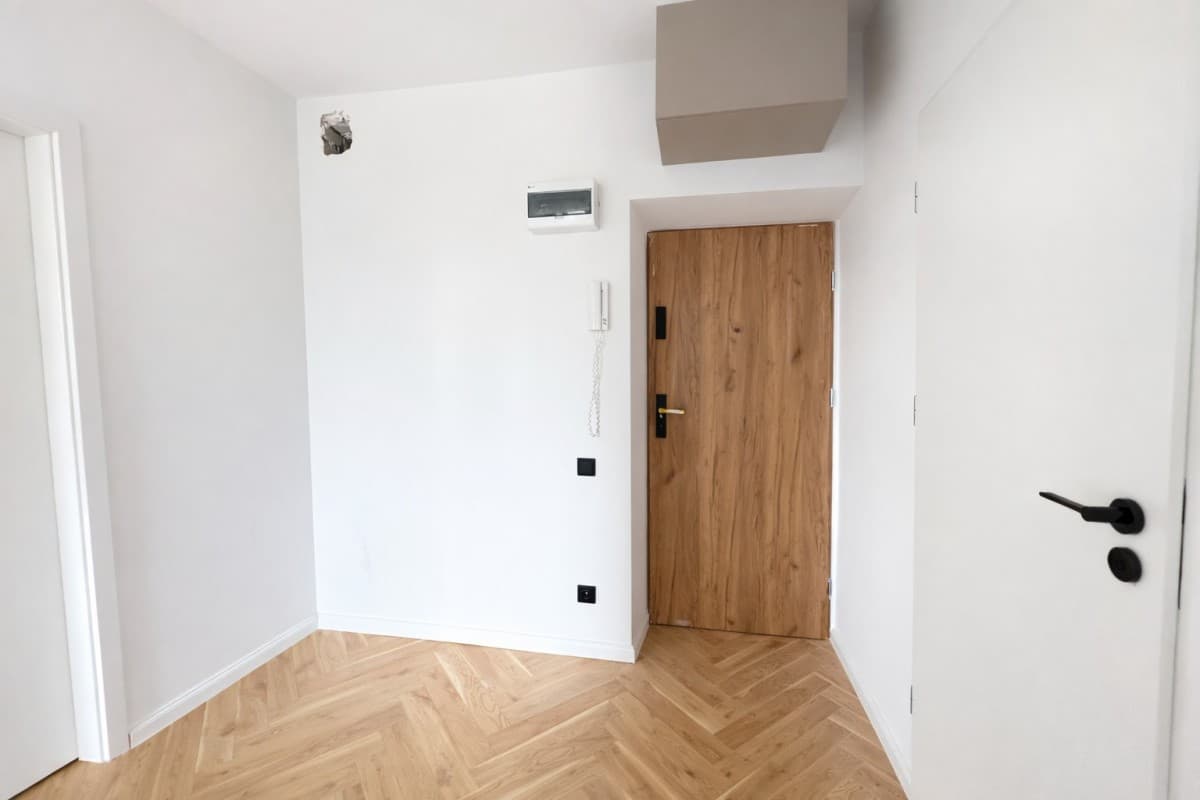 Renovated 34 m² with separate bedroom and parking – 11