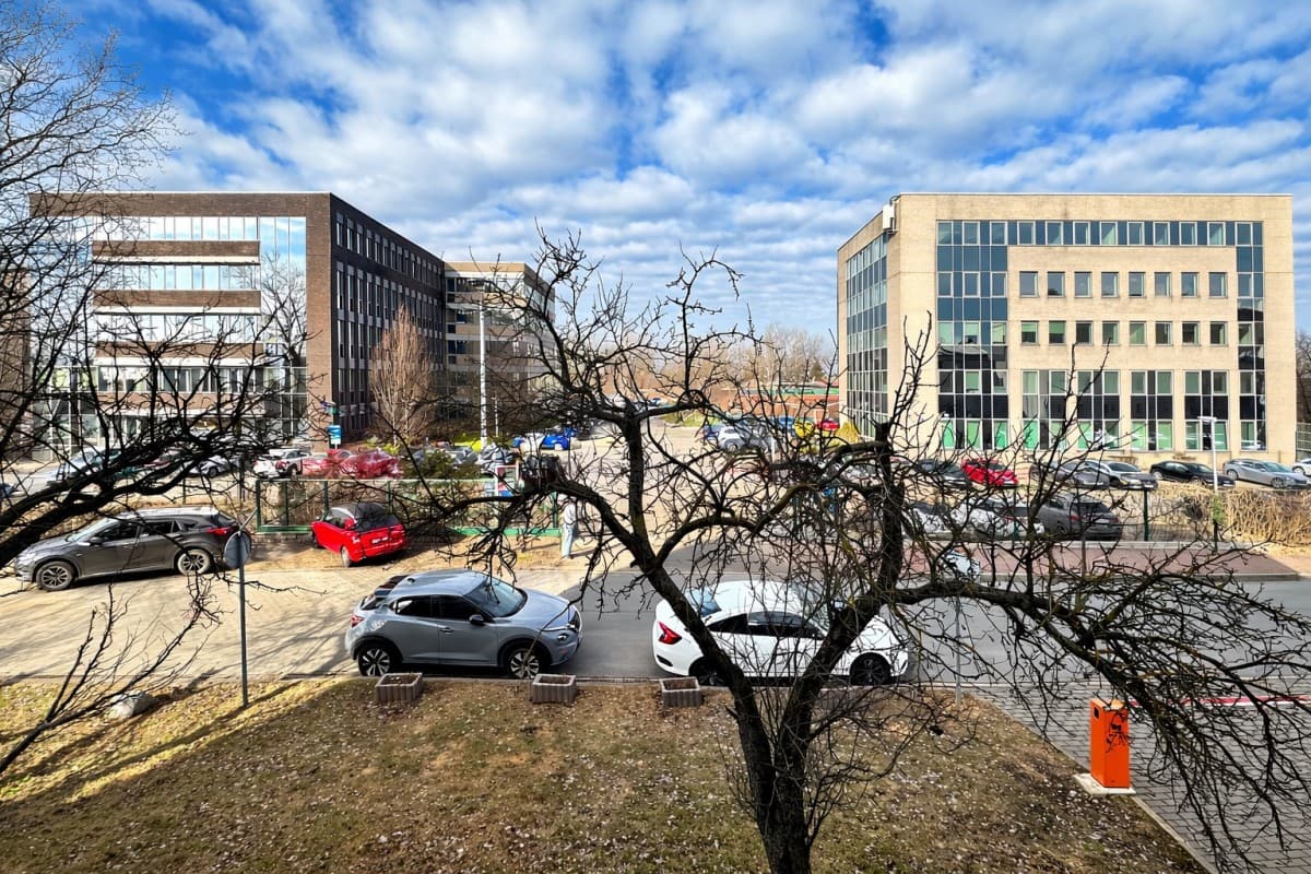 Renovated 34 m² with separate bedroom and parking – 12