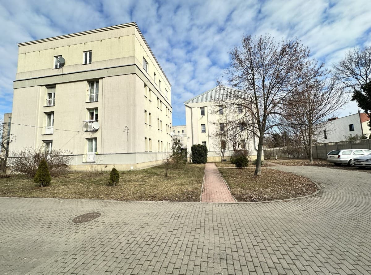 Renovated 34 m² with separate bedroom and parking – 17