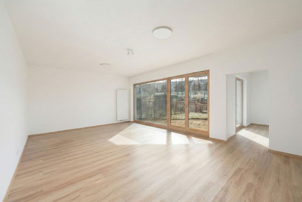 Spacious 3-room apartment with two gardens – 1