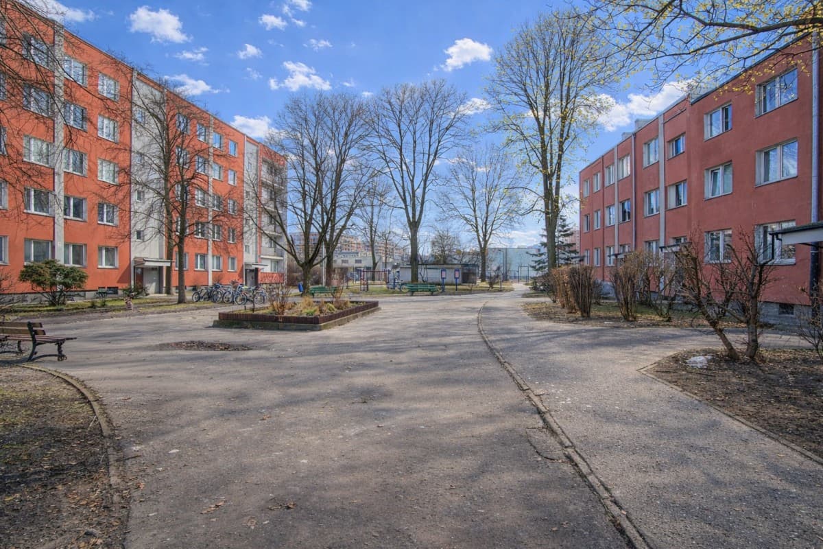 Bright, two-sided apartment in historic Żoliborz – 10